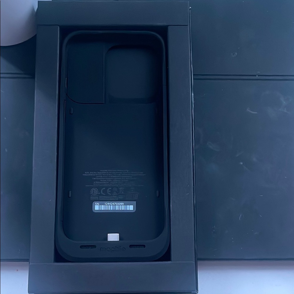 Mophie Black Charging Case for Smartphones